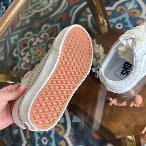 New - Picture 2 of 5